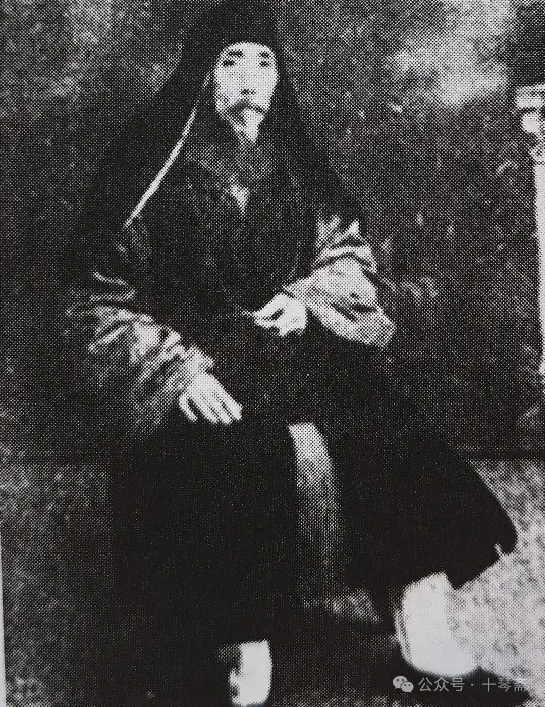 Black-and-white portrait of the monk Daxiu, seated in robes, photographed in Suzhou in 1931