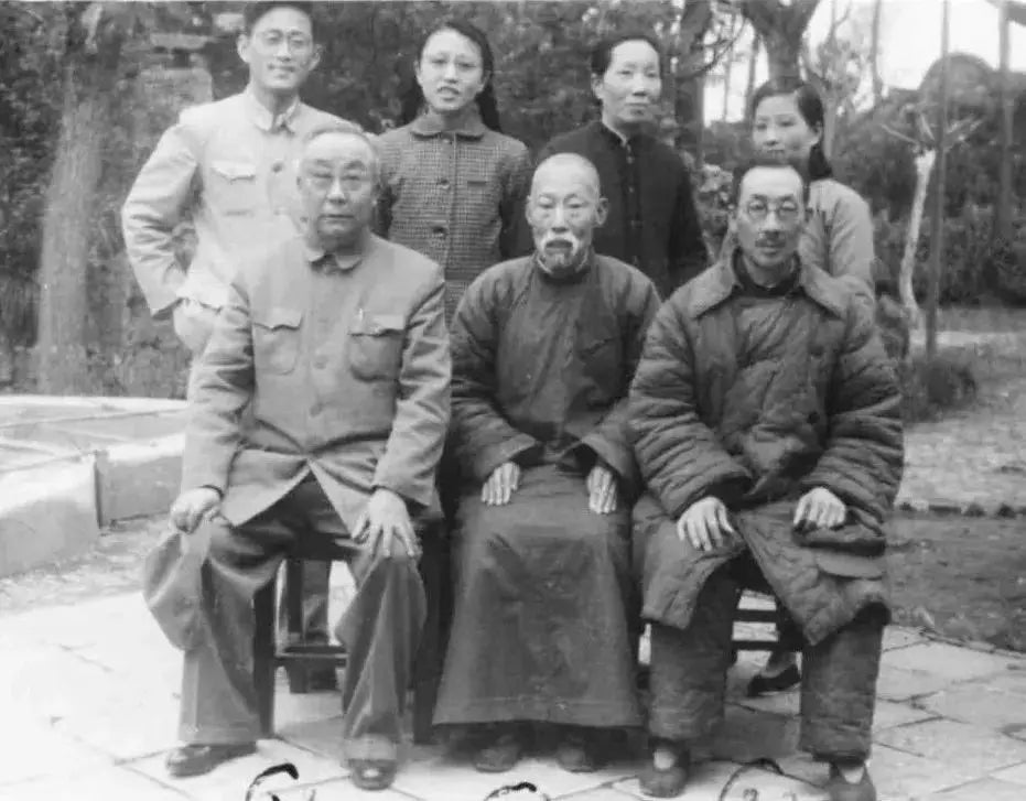 Nanjing, 1956. Zha Fuxi is seated at the left of the front row; Liu Shaochun is seated at the right.