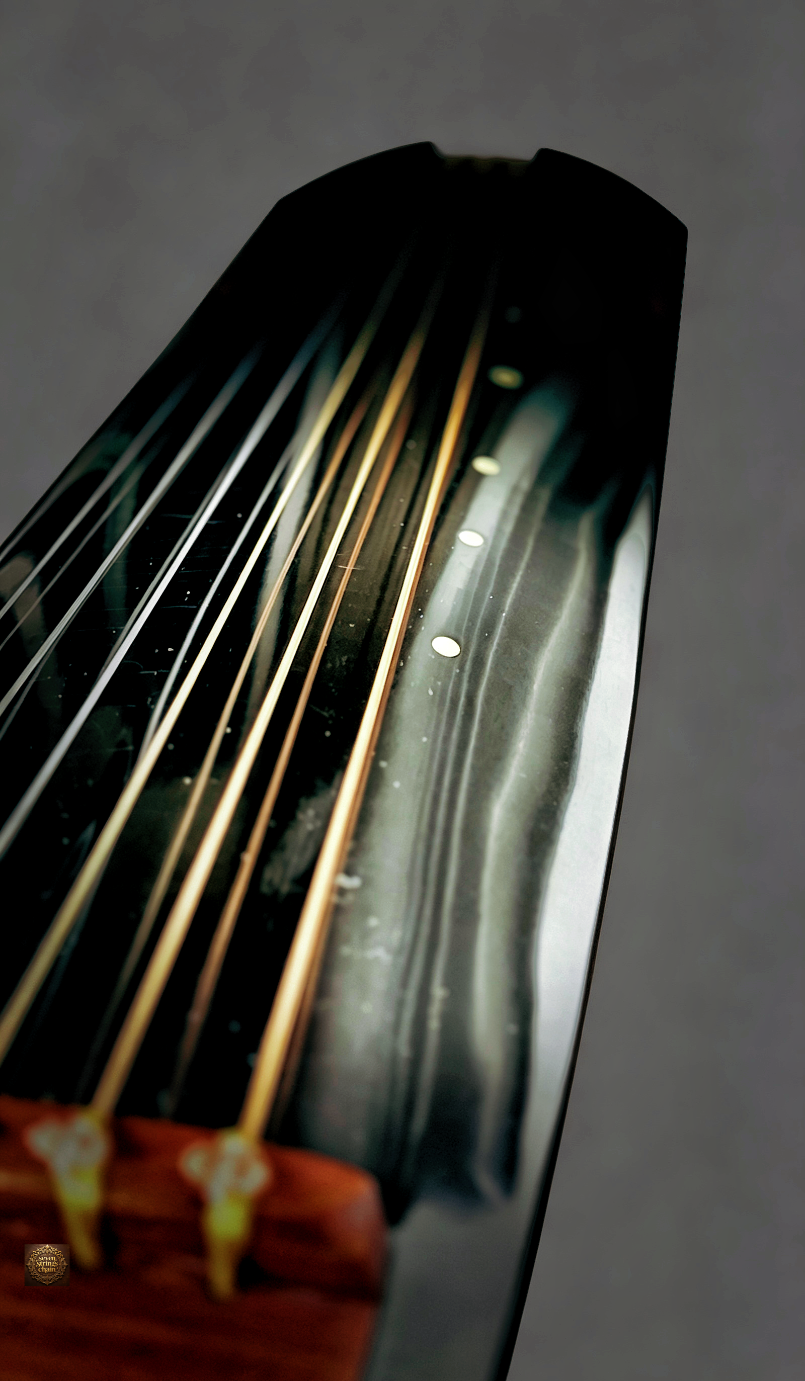 Jiaolin Tingyu Guqin – close-up of seven strings and soundboard showing ice-crack craquelure lacquer